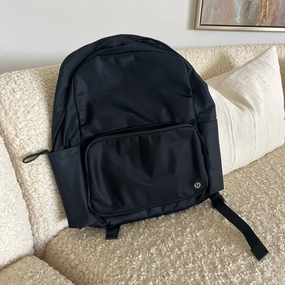 Lululemon Everywhere Backpack 22L